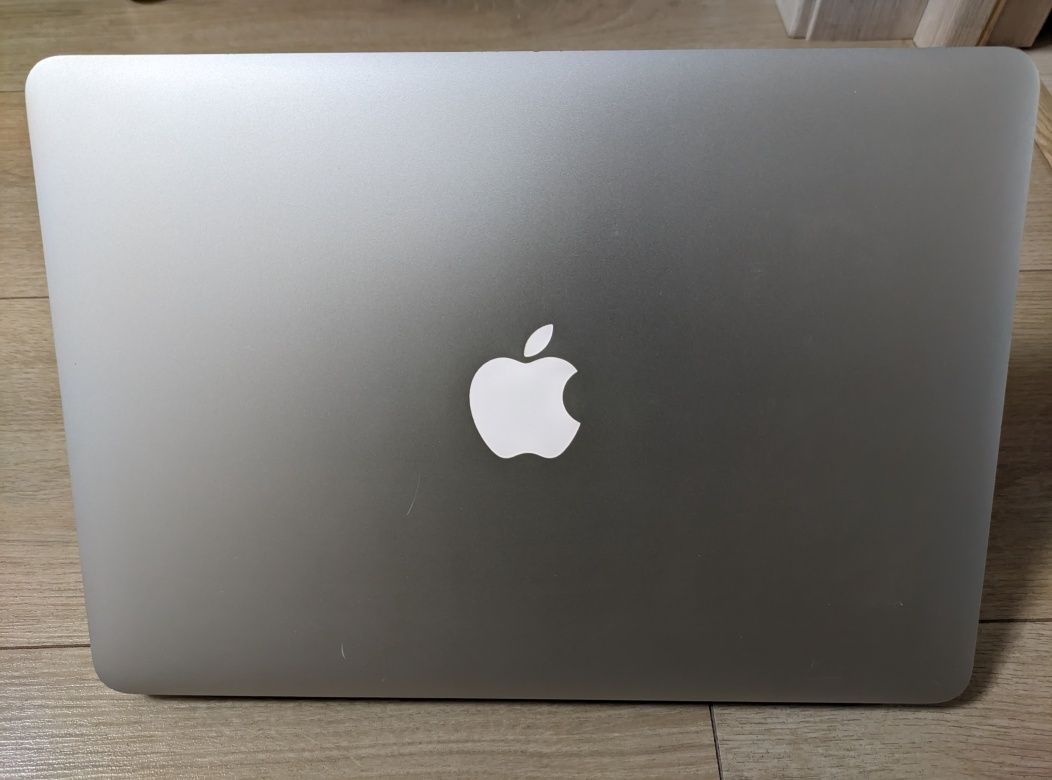 Apple MacBook Air 13" 251GB SSD,Intel Core i5,8GB відмінний стан