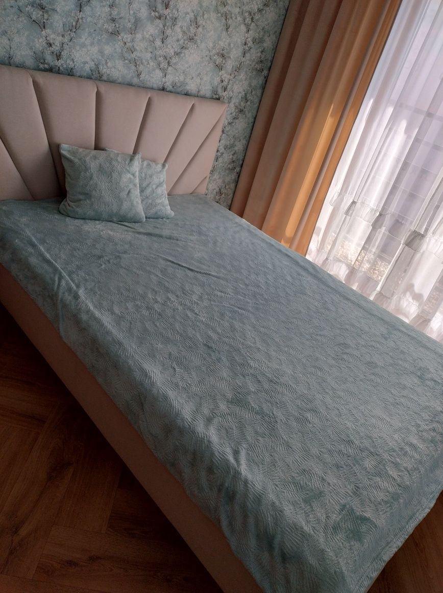 Koc pluszowy narzuta 220x220cm + 2x poszewka poduszka 40x40cm JAK NOWE