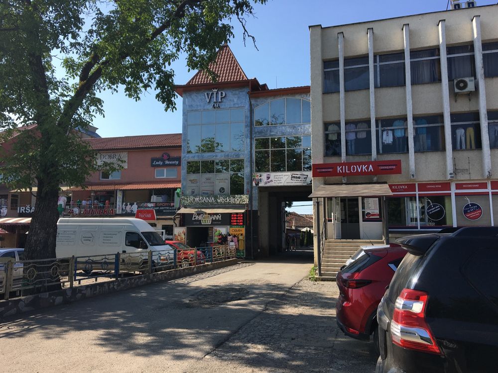 Продаеться діючий торговий центр , VIP, у центі м. Іршава
