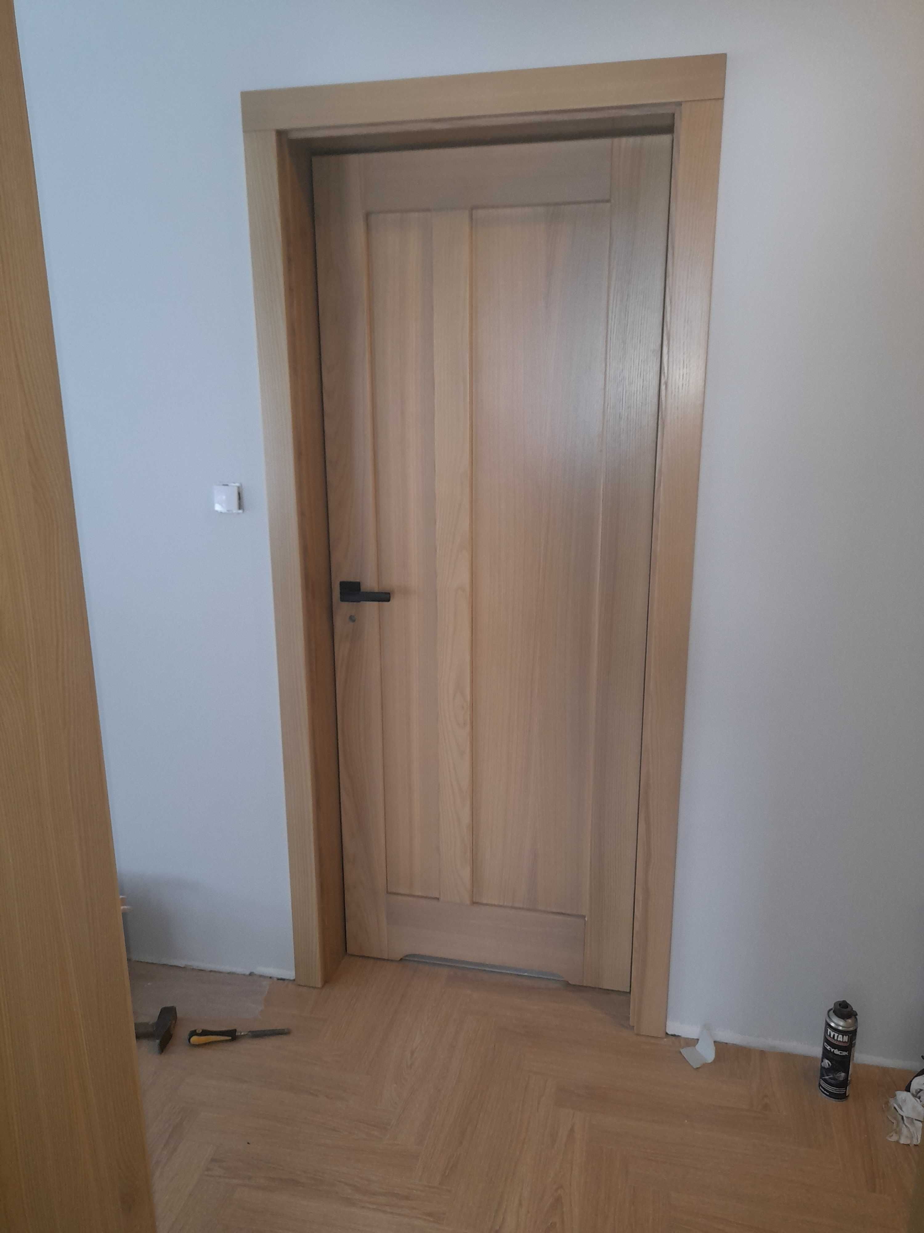 Drzwi wewnętrzne na wymiar drewniane.