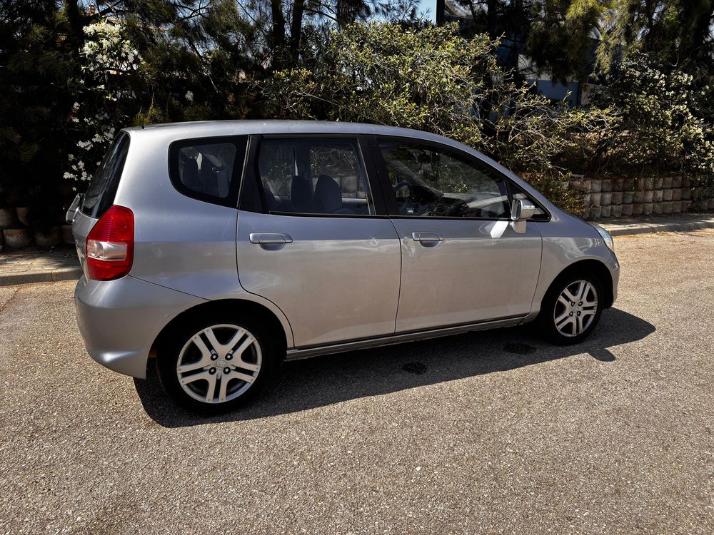 Honda Jazz 1.2 2005 – Económico, a Gasolina, com Teto de Abrir!