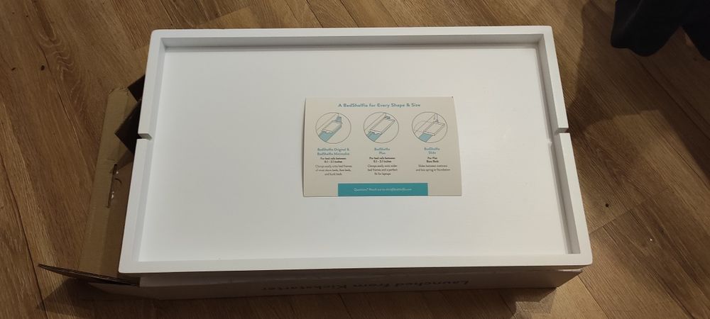 BedShelfie. Drewniana półka na łóżko. Kolor biały. Nowa