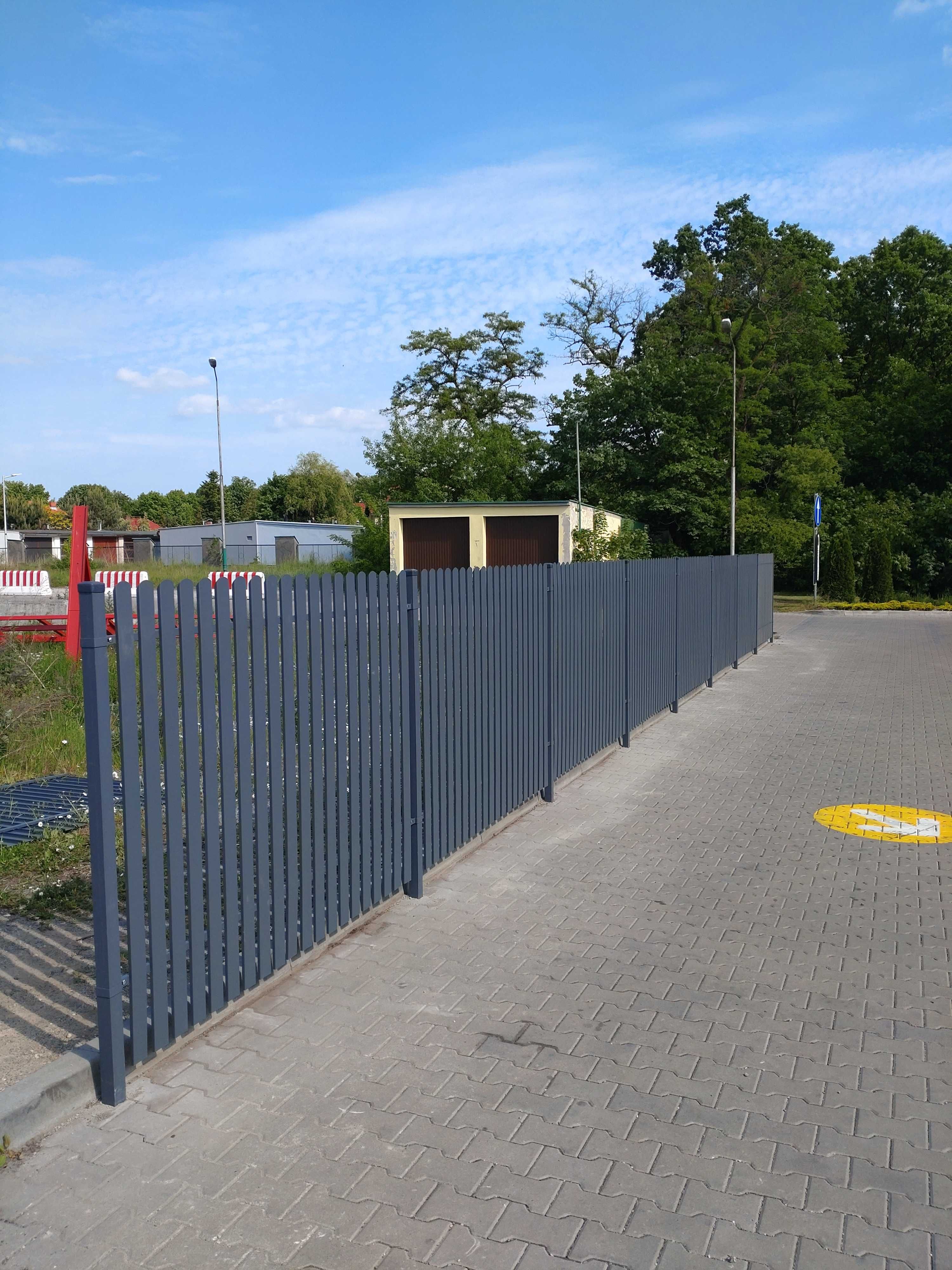 Układanie kostki brukowej, montaż płotów, wycinka drzew, wyburzenia