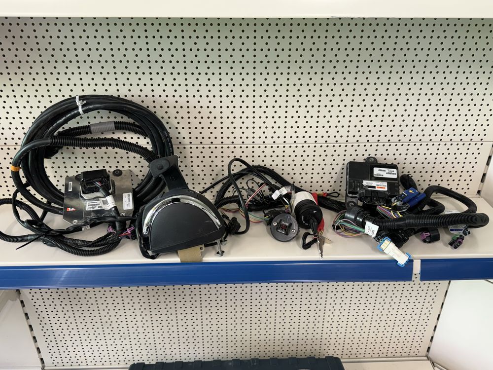 manetka elektroniczna Mercury z  wizaką do silnika