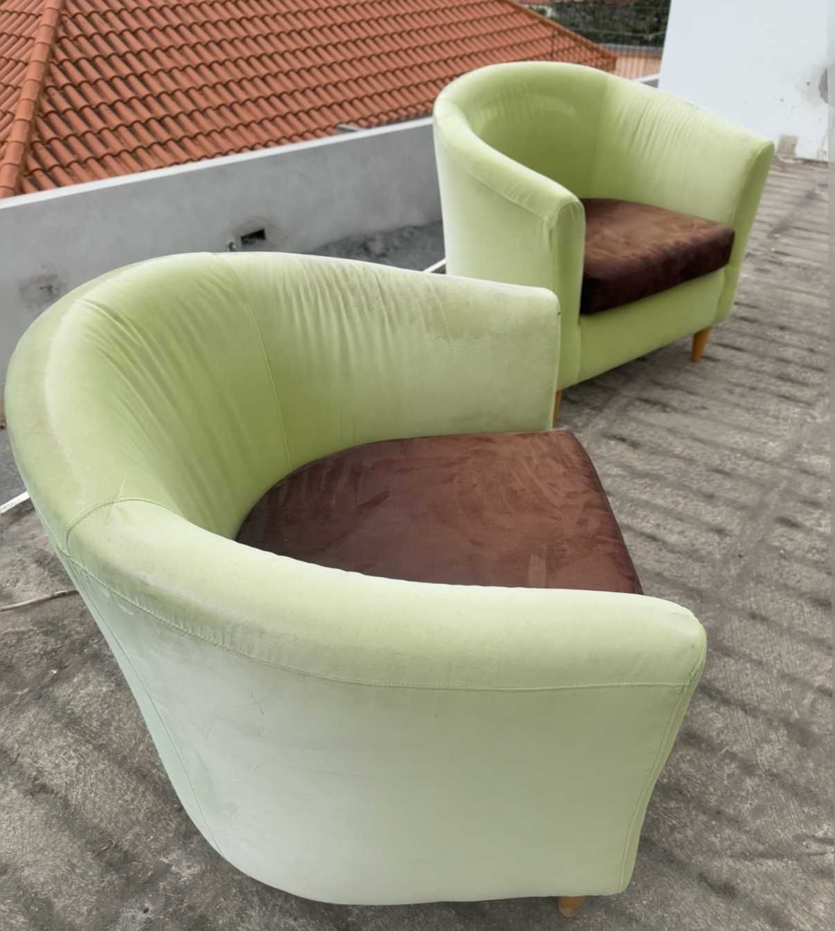 Cadeirões verde e castanhos (com algum uso) - 100€
