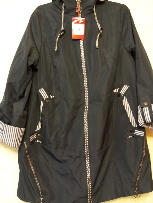 Продам ветровку женскую новую 54 размера