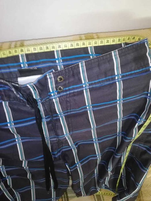 Calções de banho de marca (Billabong, Carhartt e Lefties)