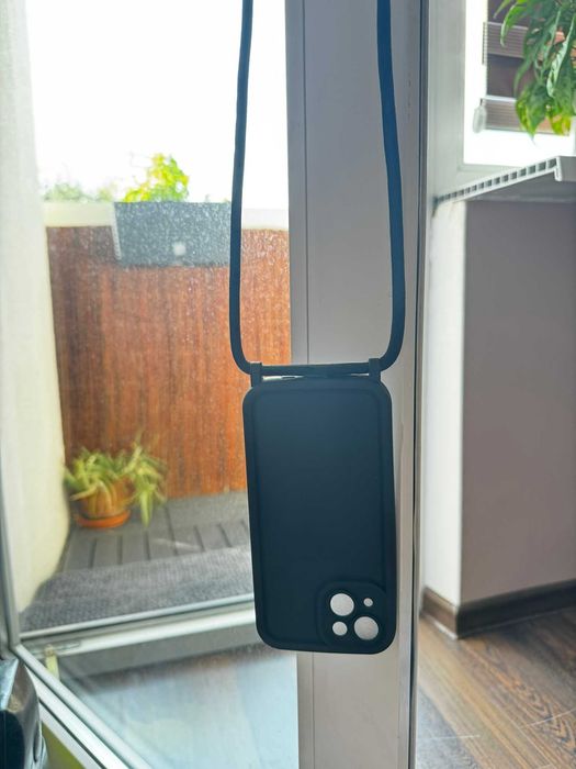 Etui na sznurku - iPhone 15 - Czarne
