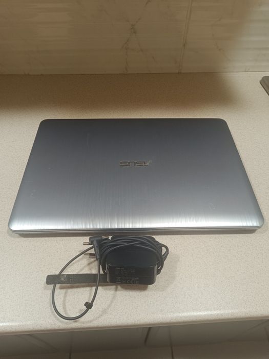 Продам Ноутбук ASUS N541S в отличном состоянии.