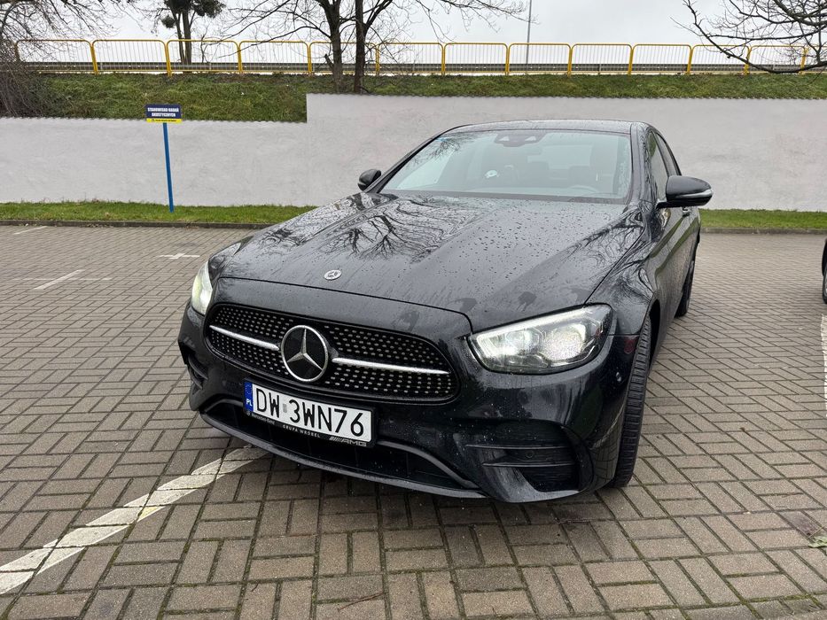 Mercedes-Benz Klasa E Mercedes E220D 4 Matic