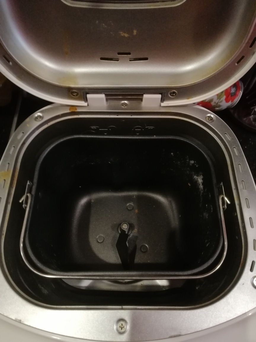 Продам хлебопечку.