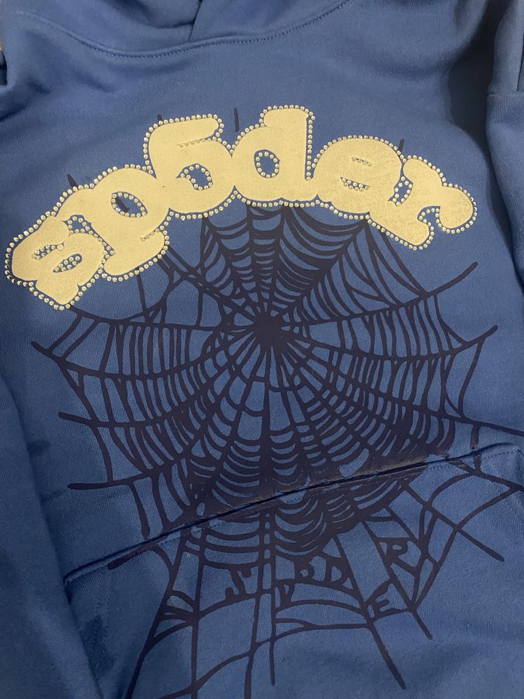 Bluza sp5der w bardzo dorbym stanie miekka nie uzywana lrsktycznie