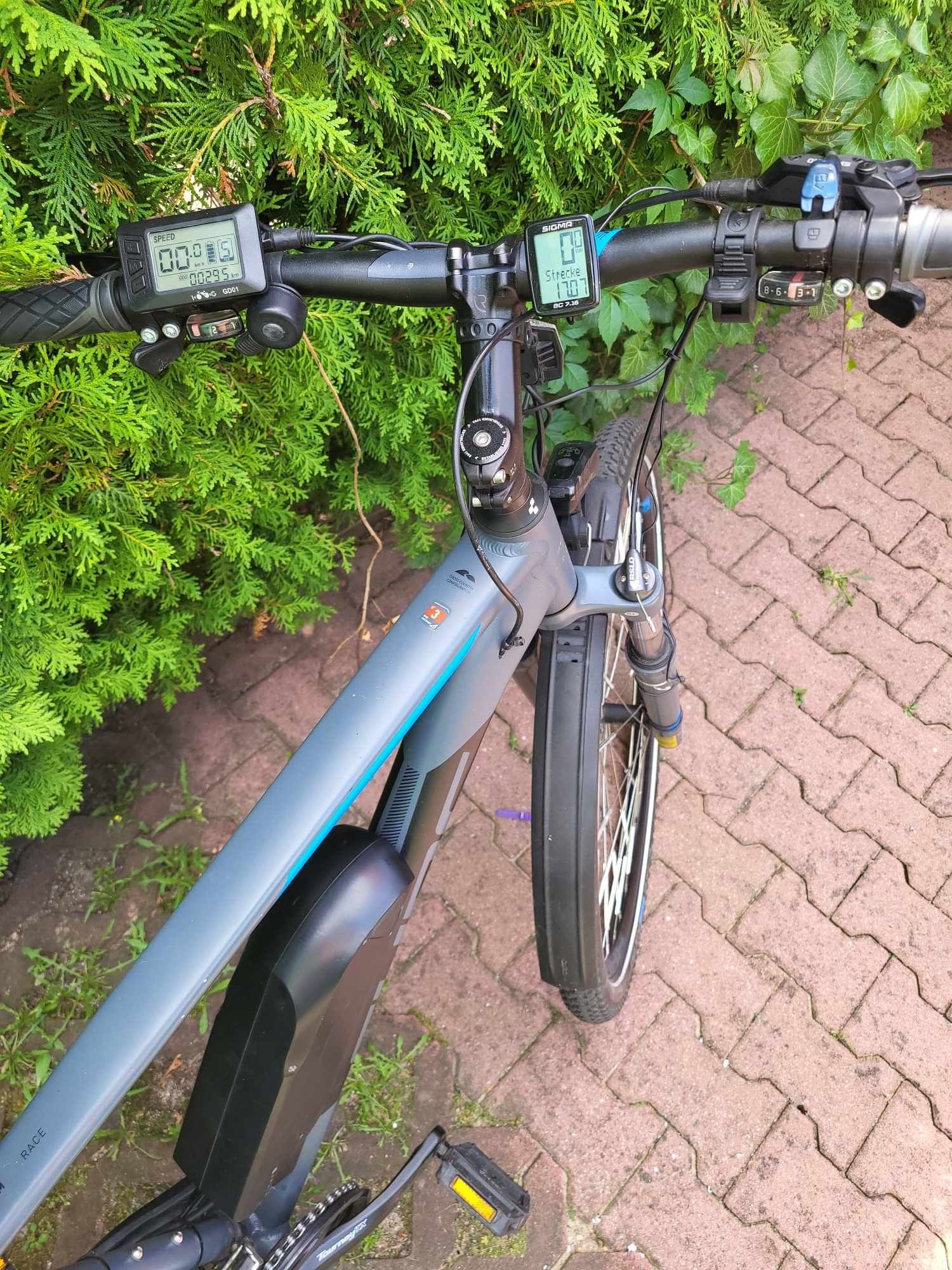 Rower elektryczny Cube koła 29