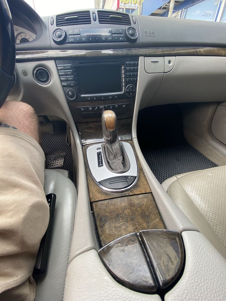 Продам Mercedes-Benz w240 авангард 2003года