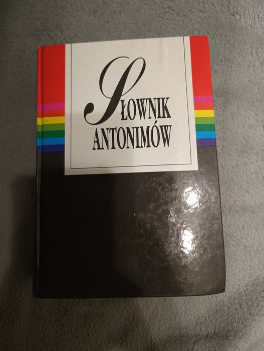 Słownik antonimów