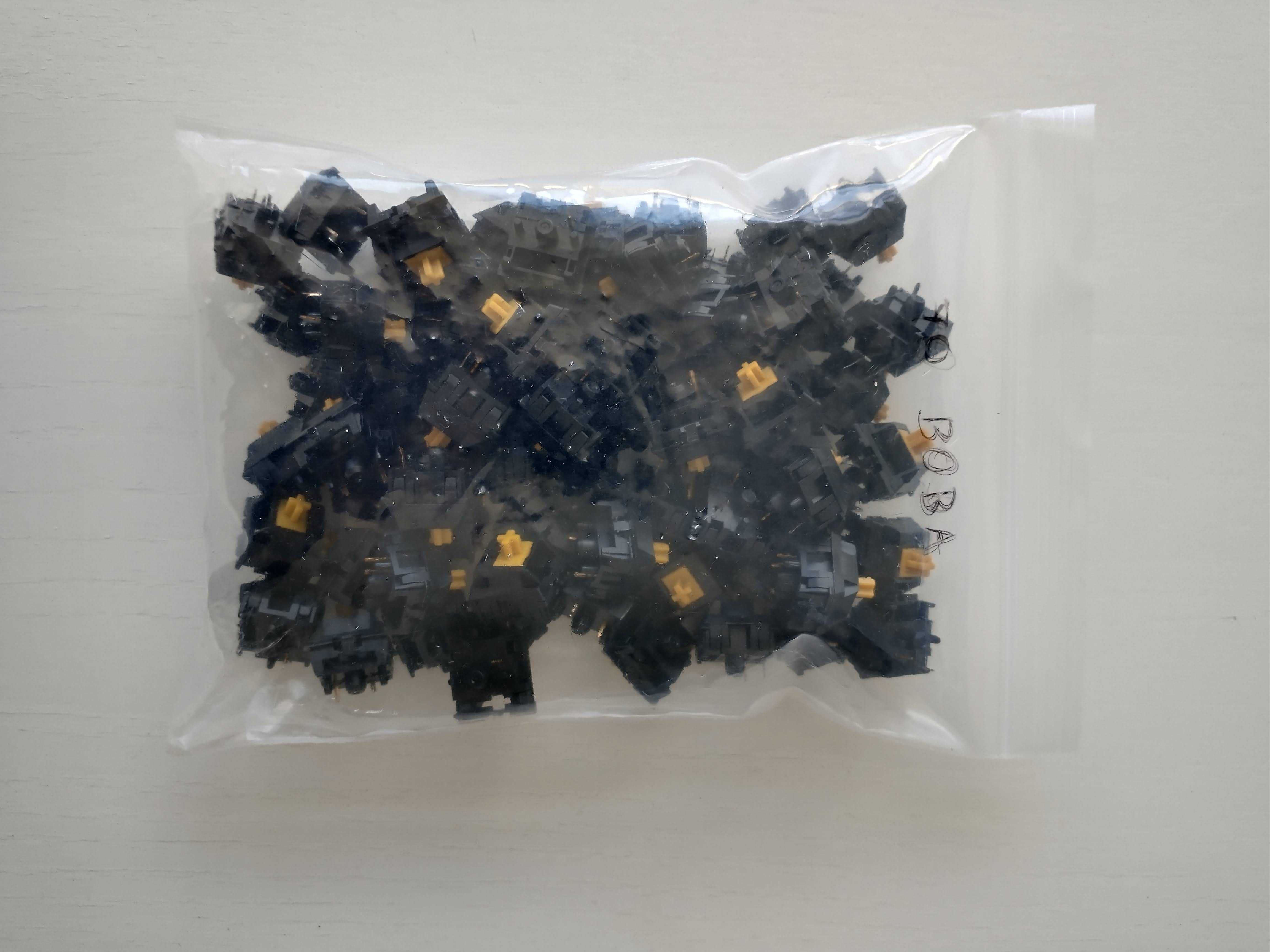 Gazzew Boba Black U4T V2 Thocky Tactile Switch (70pcs)