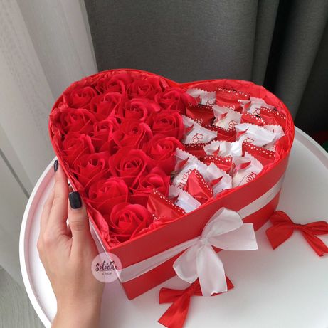 Подарок из роз конфет любимой девушке на 14 февраля/лютого, Валентина