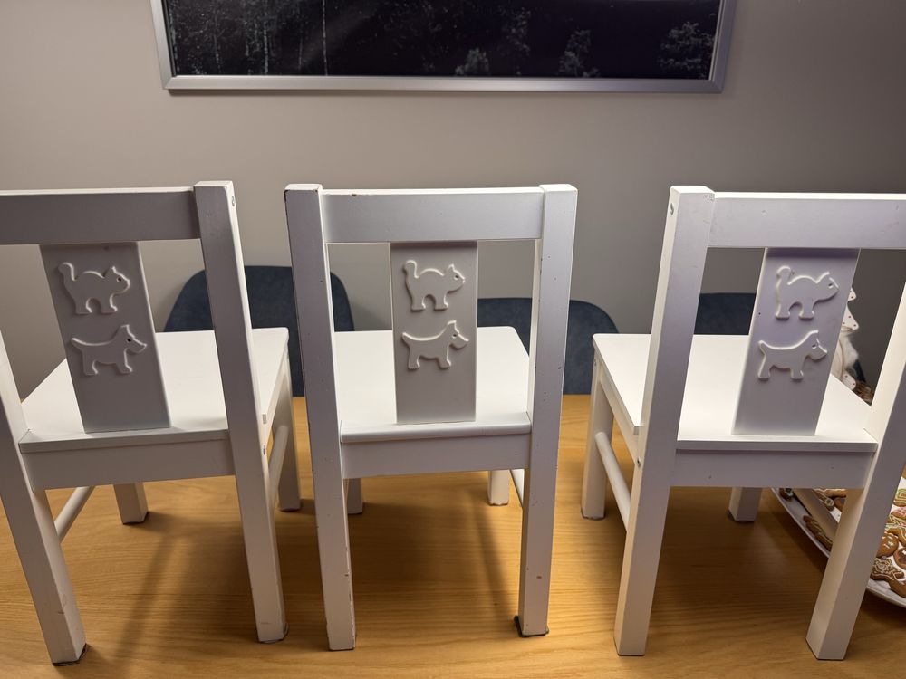dwa krzesła dla dzieci Ikea Sundvik