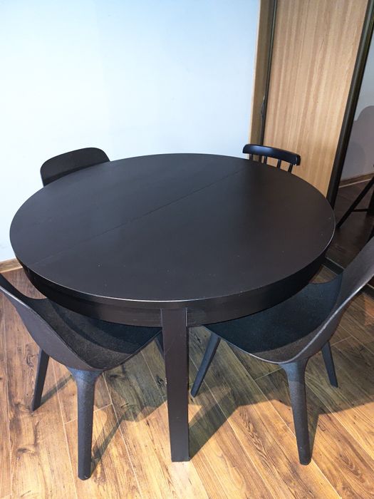 Stół z czterema krzesłami ikea