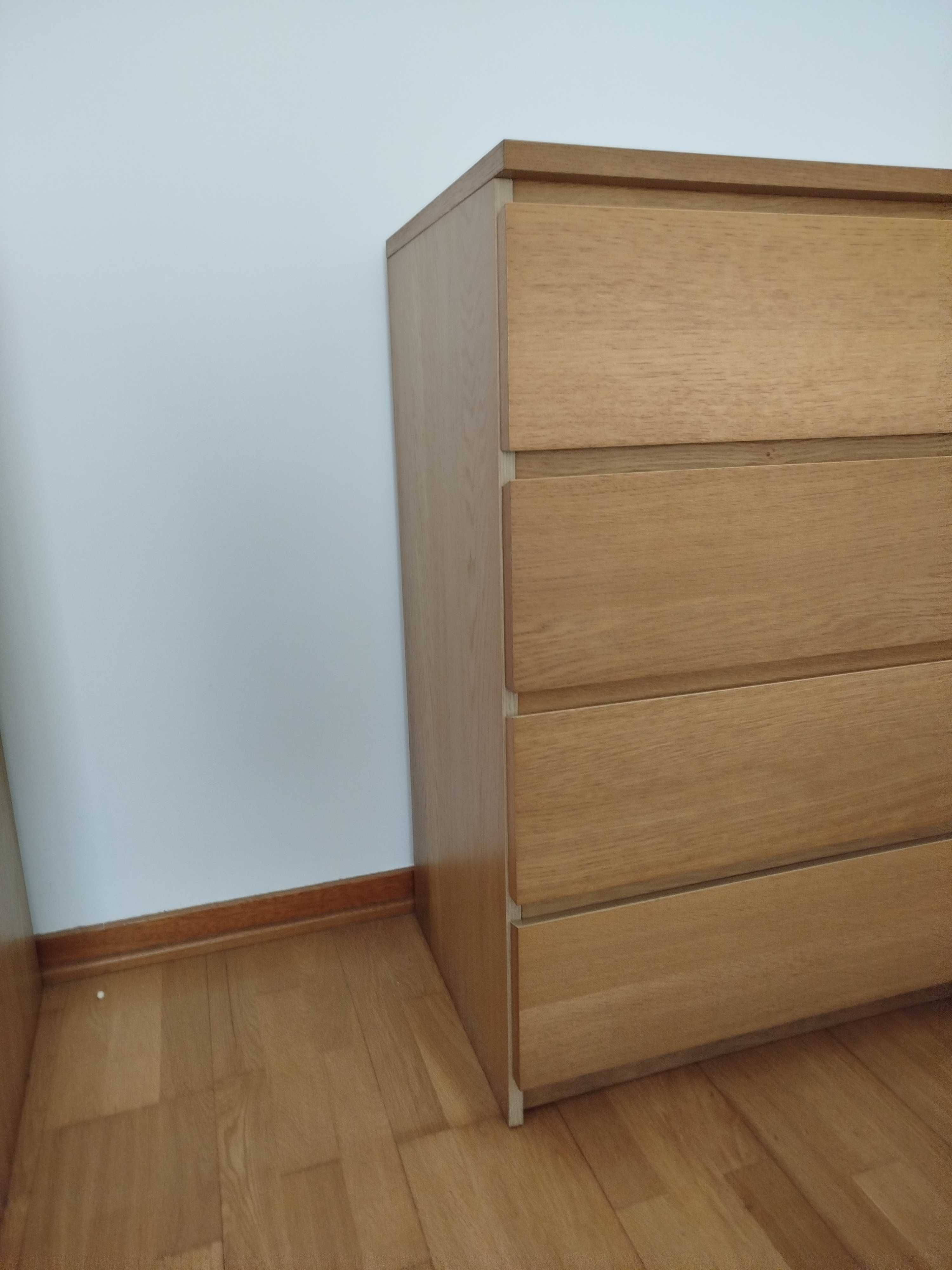 Cómoda Malm 4 gavetas