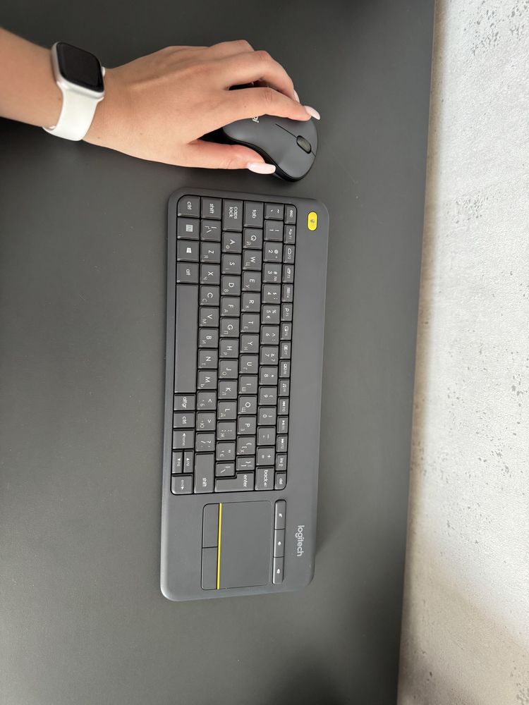 Бездротова клавіатура Logitech K400 Plus та мишка Logitech