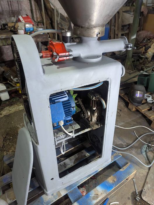 Шприц Идеал-У159.вакуумный,двухшнековый,колбасное,мясное.