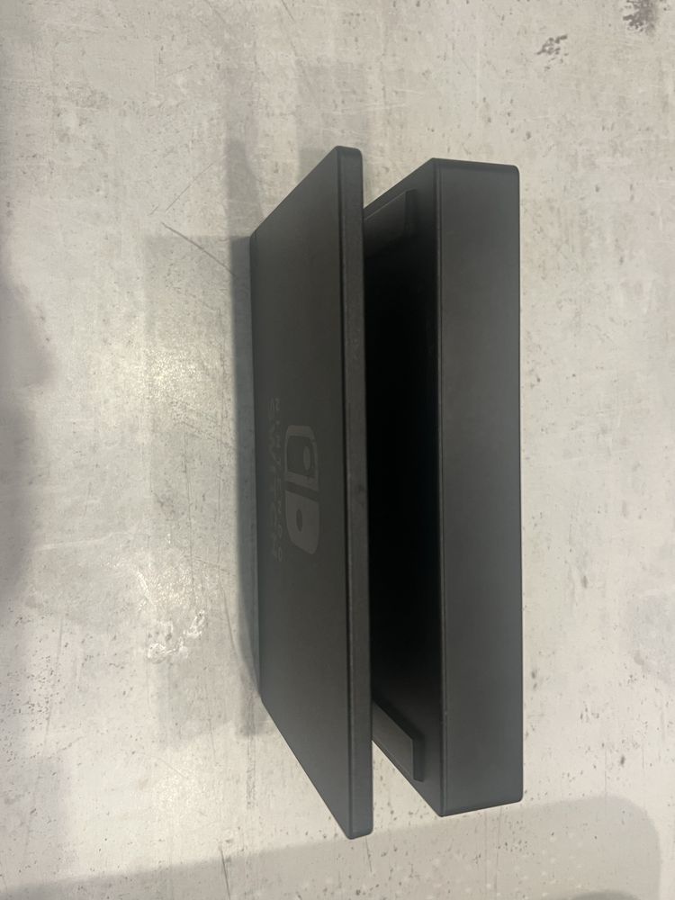 Nintendo Switch plus etui kontrolery Hori