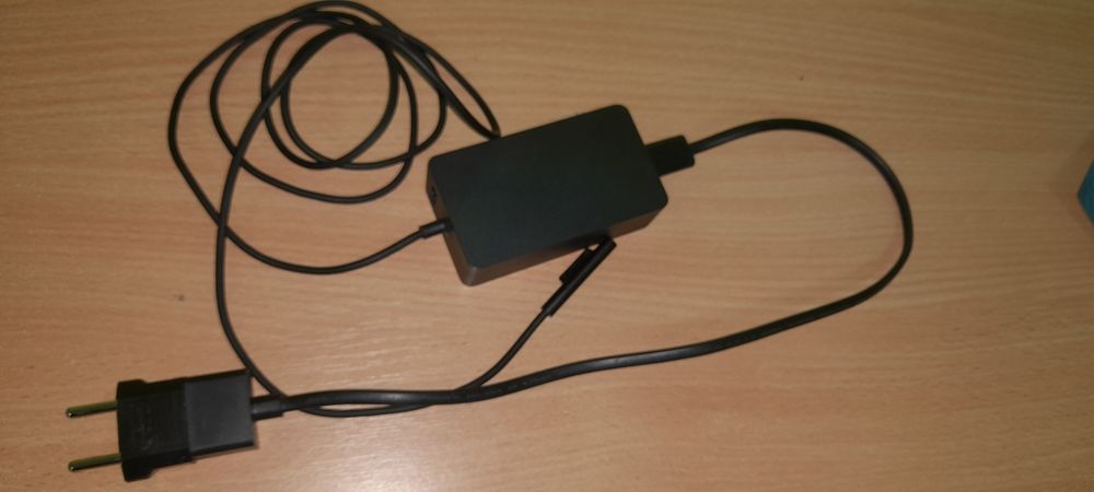 i7 6650u 8/256 Surface pro 4 1724