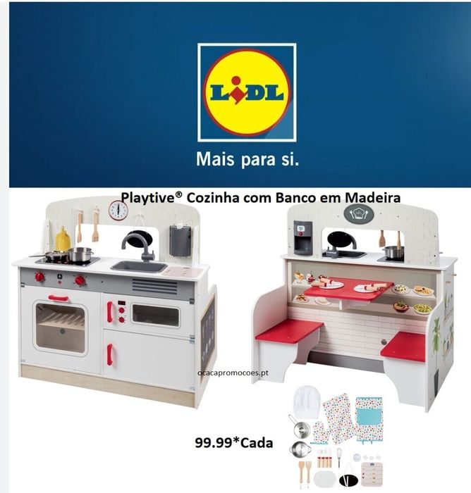 Cozinha de brincar com banco de madeira