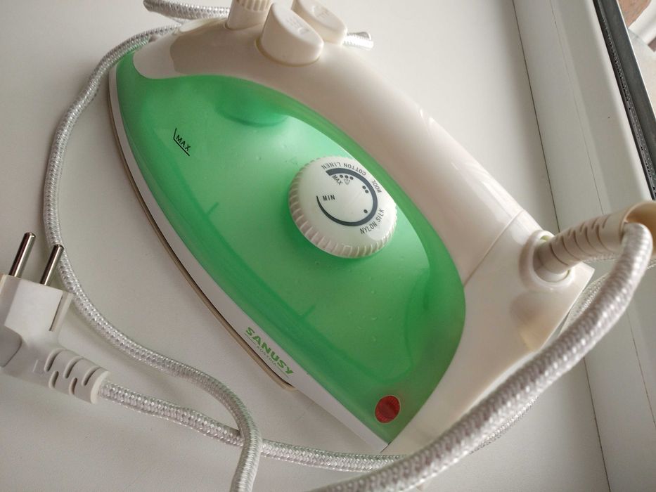 Утюг с отпаривателем SANUSY Австрия, полностью рабочее!
