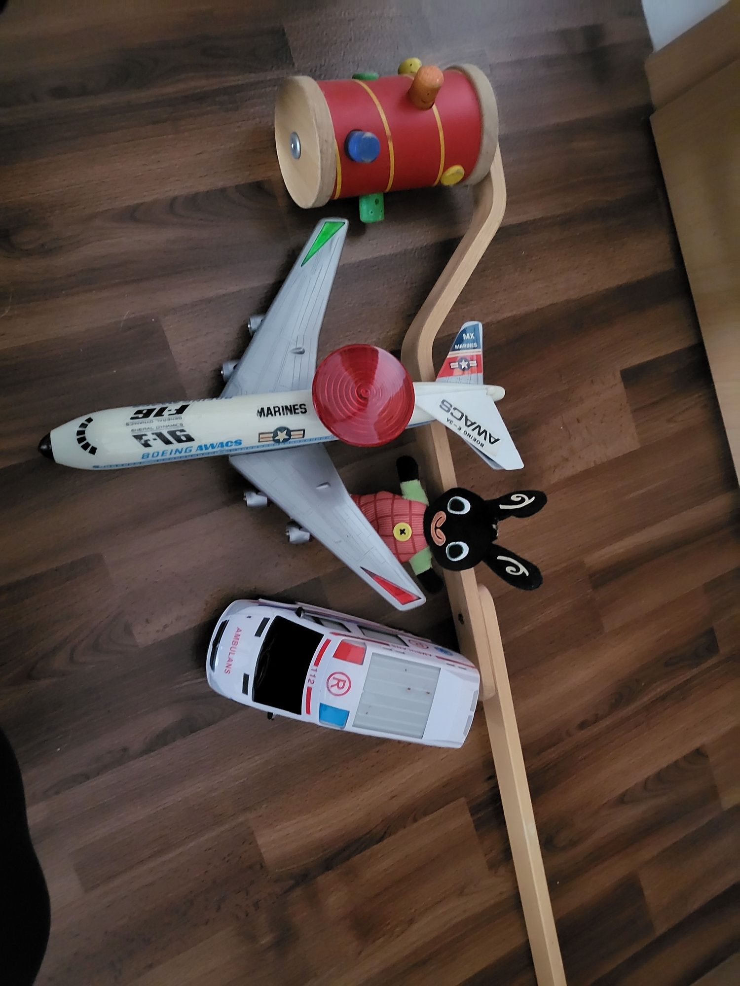 zabawki I huśtawka