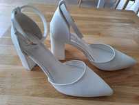 Buty białe na słupku 40 ślub