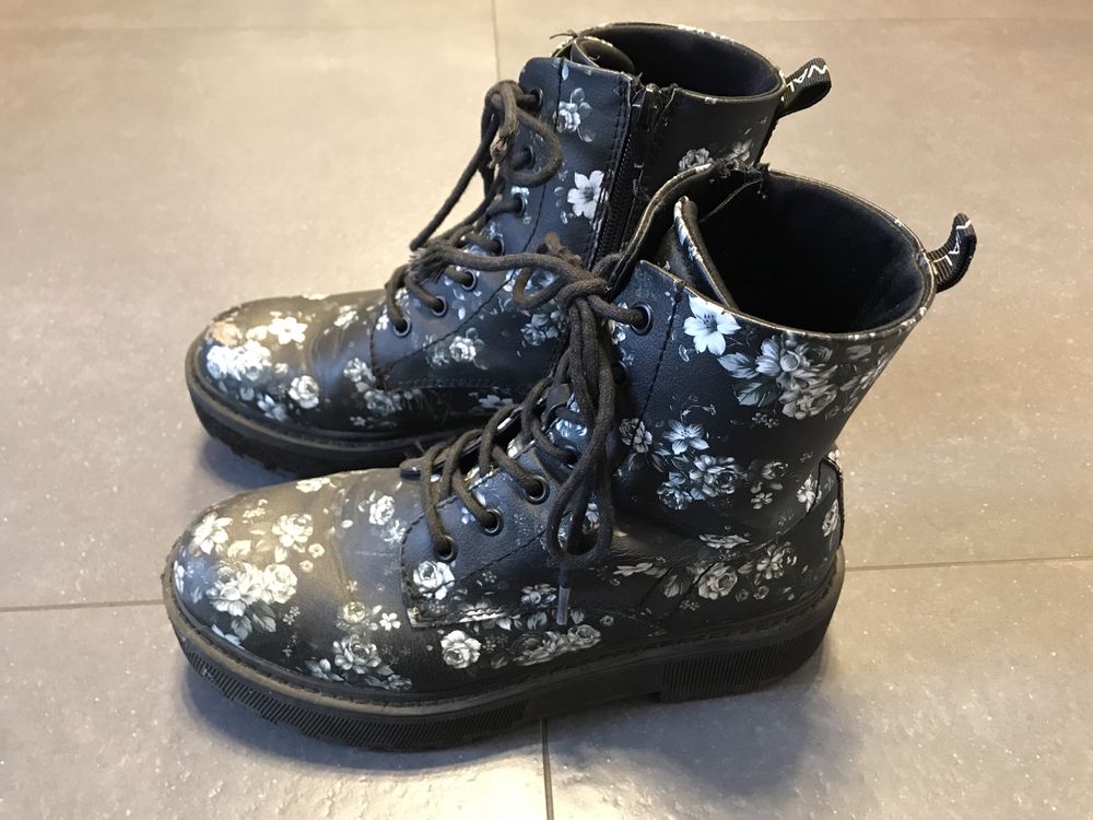 Glany czarne w biale kwiatki roz 39
