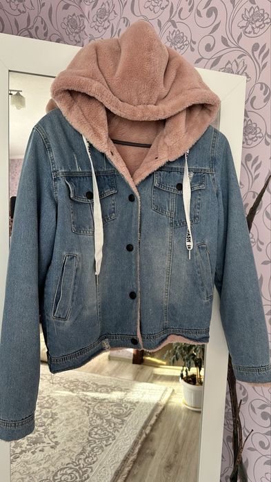 Джинсова куртка , тепла , жіноча