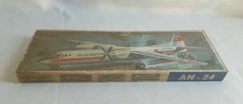 Комплект модели ГДР винтового самолета АН-24 VEB Plasicart AN-24