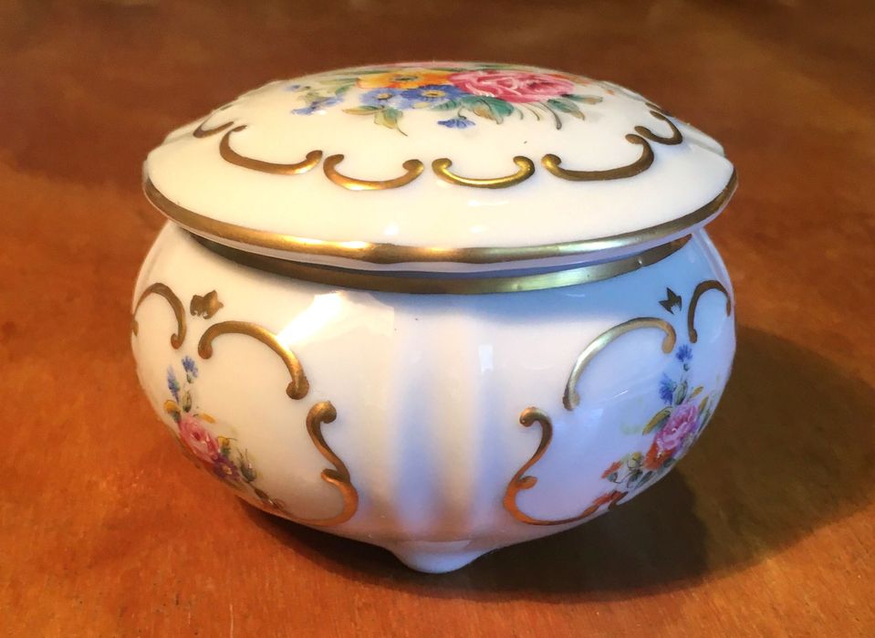 VIDAL ARTE - manufactura - caixa antiga de porcelana - 8,5 x 6 cm/s