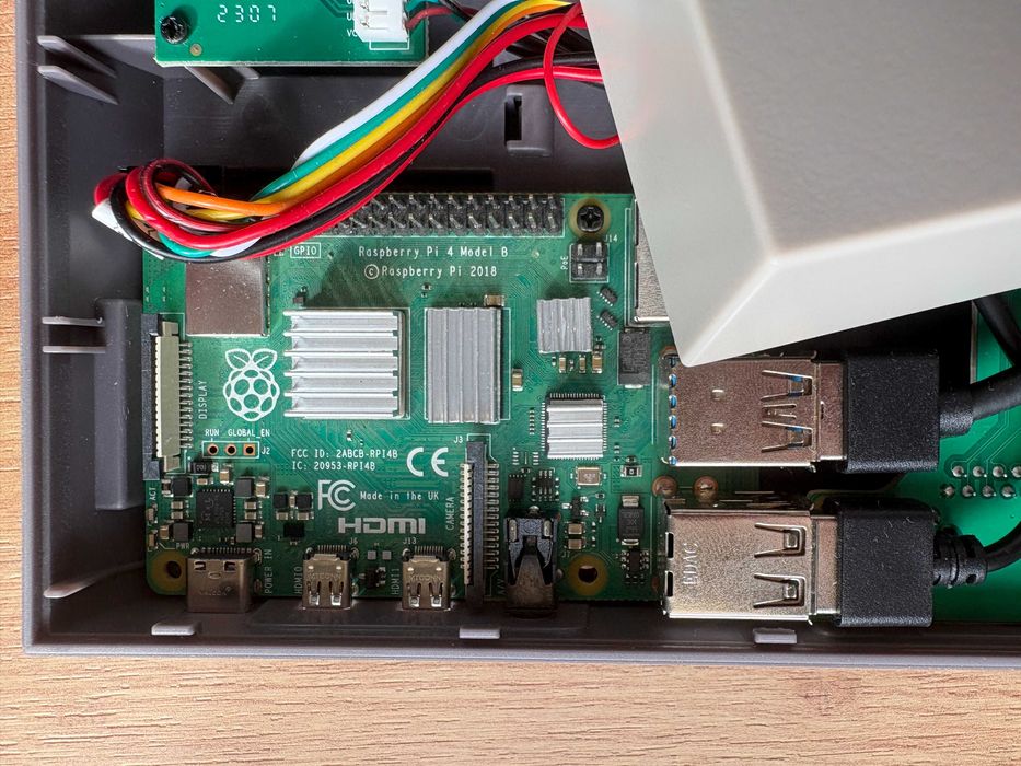 Konsola RetroPie – Raspberry Pi 4 B + 500GB + 2x pady 8BitDo + NESPi 4