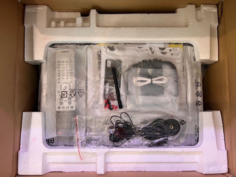Amplituner Yamaha MusicCast RX-V679 (czarny)