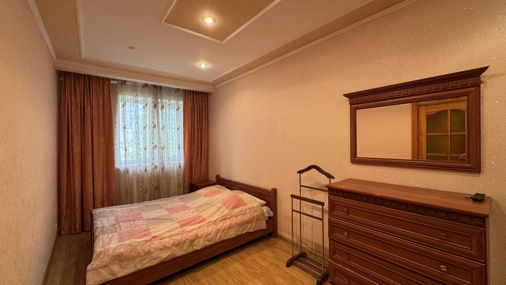 Продаж 2 кімнатної квартири на Домбровського з АО.