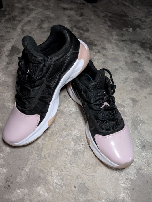 Продам жіночі кросівки фірми air Jordan 11