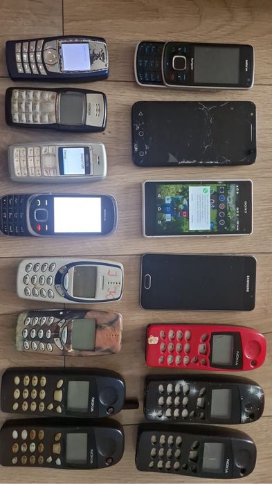 Zestaw starych telefonow, uszkodzone, Nokia