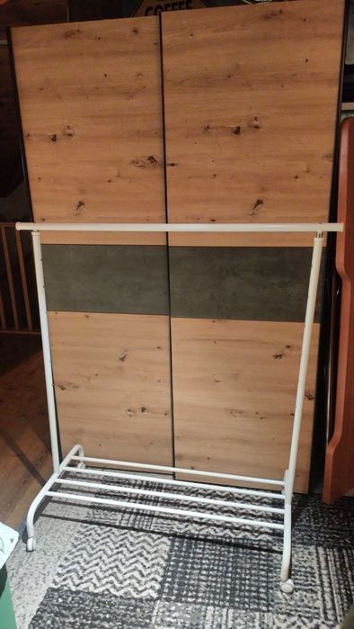 Metalowy wieszak wolnostojący IKEA