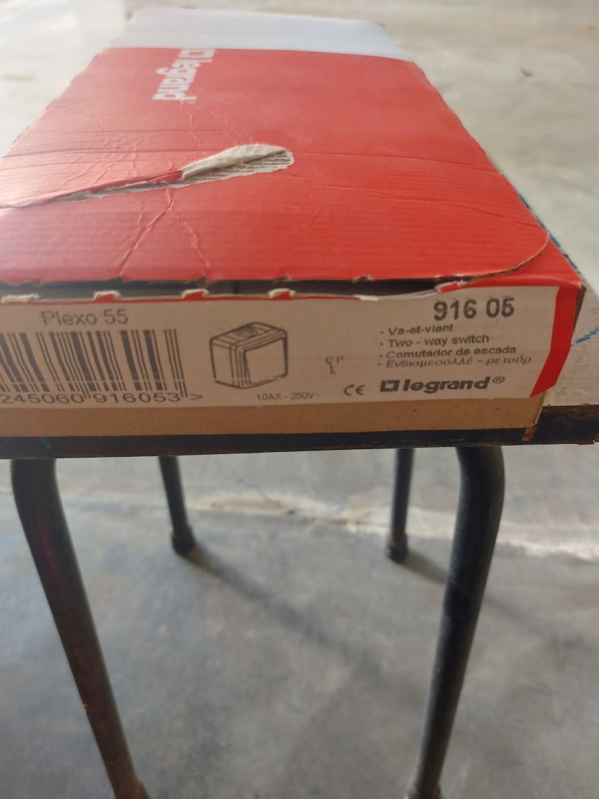 Legrand Plexo comutadores.