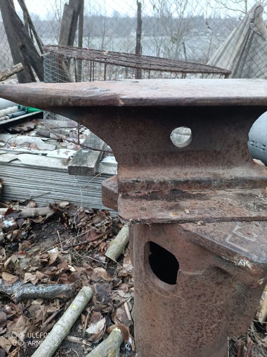 Продам дві наковальні