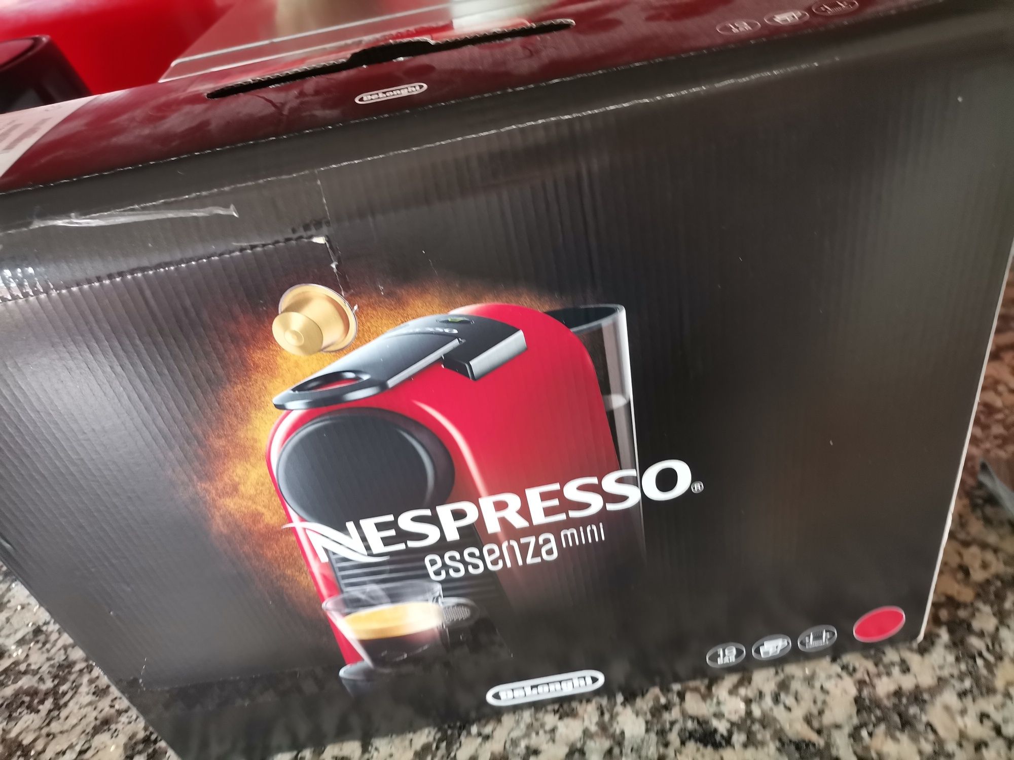 Vendo Máquina de Café Nespresso DeLonghi (COM PROBLEMA) + OFERTA