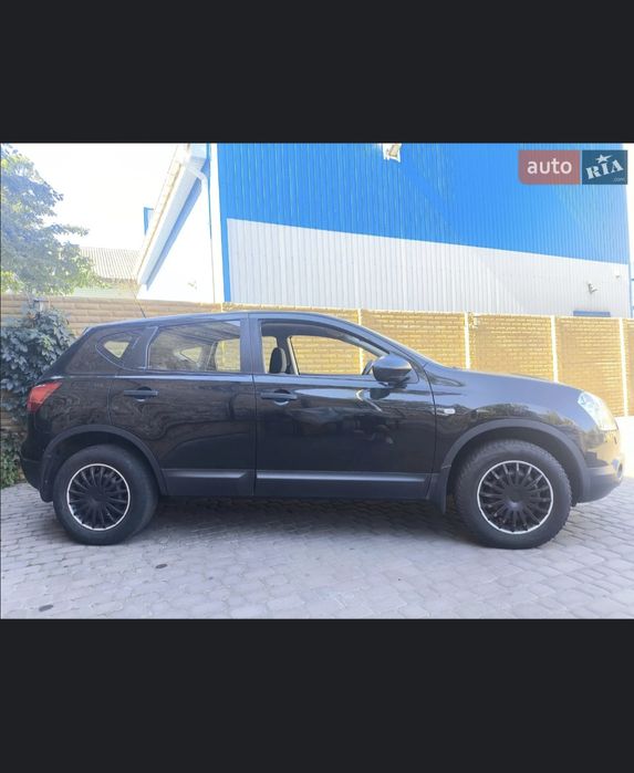 Продам  Черный паркетник  Nissan Qashqai !!!