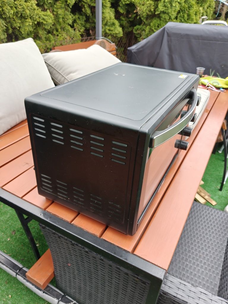 Piekarnik elektryczny 60l

Wysokość 41 cm

Szerokość 62 cm

Głębokość