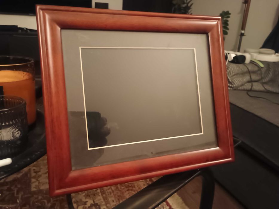 FOTO-ramka w drewnianym wykończeniu z pilotem sterowania