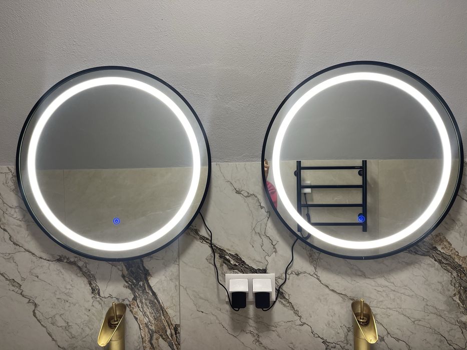 Dois espelhos led para wc