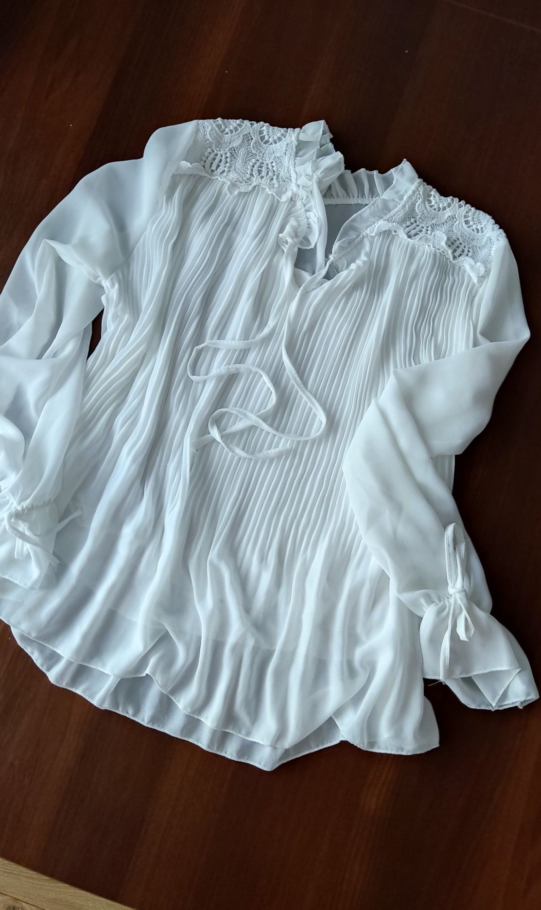 Biała bluzka z plisą